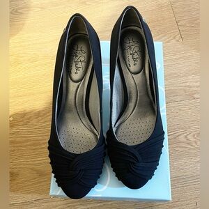 LifeStride Women's Portray Pump, Black Microfiber, Size 9